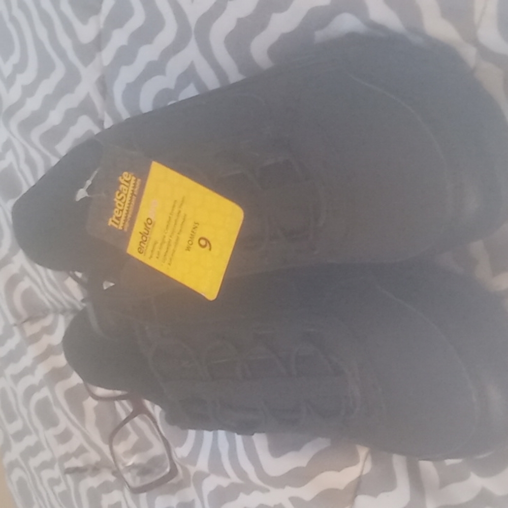 Tred safe work shoes